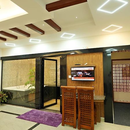 Krishnakripa Premium Residency Hotell Kochi Eksteriør bilde
