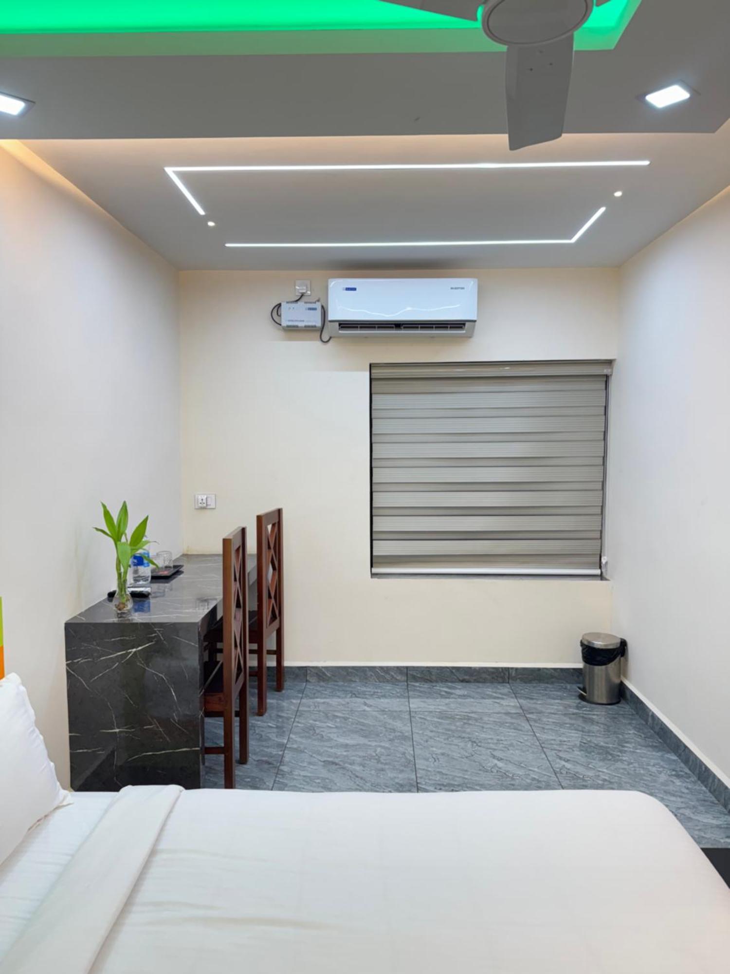 Krishnakripa Premium Residency Hotell Kochi Eksteriør bilde