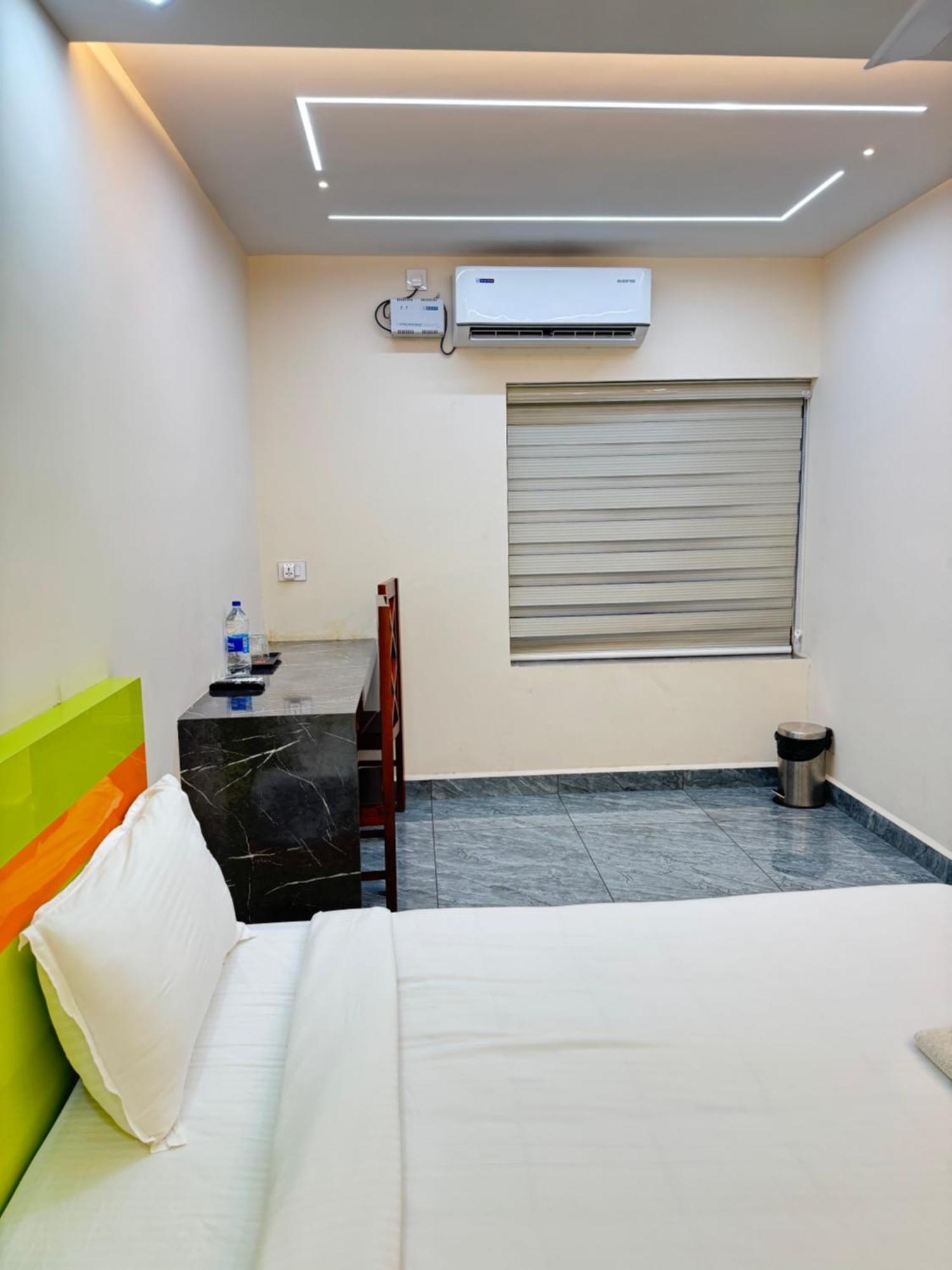 Krishnakripa Premium Residency Hotell Kochi Eksteriør bilde